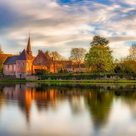 Maison Et Velos A Godinne Dans La Vallee De La Meuse ภายนอก รูปภาพ