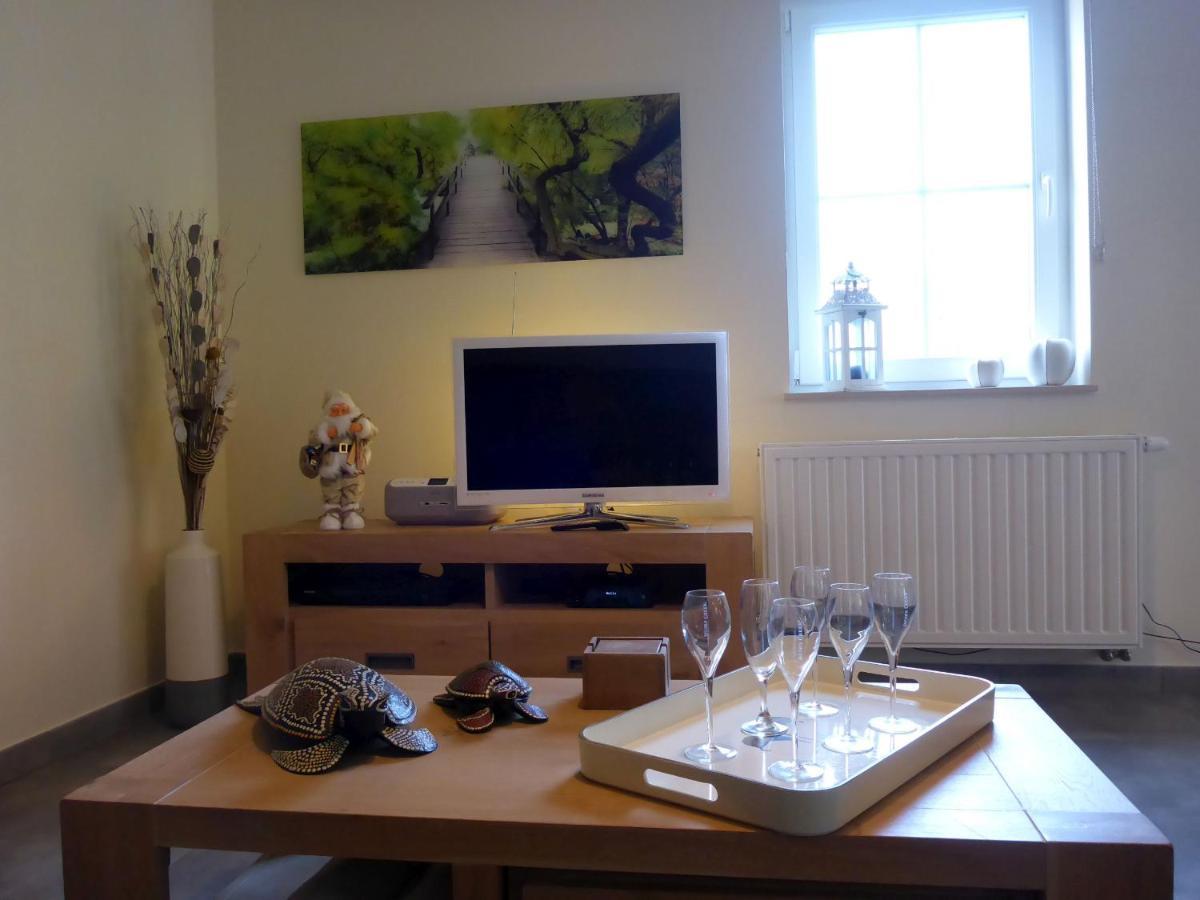 Maison Et Velos A Godinne Dans La Vallee De La Meuse ภายนอก รูปภาพ