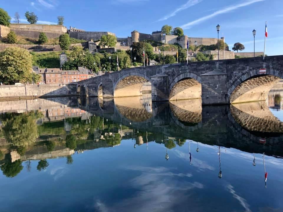 Maison Et Velos A Godinne Dans La Vallee De La Meuse ภายนอก รูปภาพ