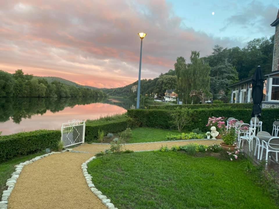 Maison Et Velos A Godinne Dans La Vallee De La Meuse ภายนอก รูปภาพ