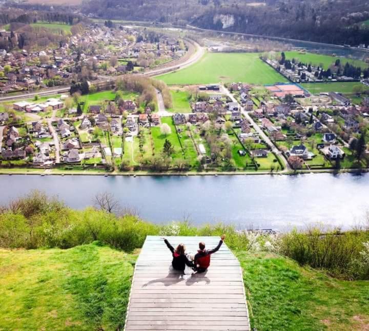 Maison Et Velos A Godinne Dans La Vallee De La Meuse ภายนอก รูปภาพ