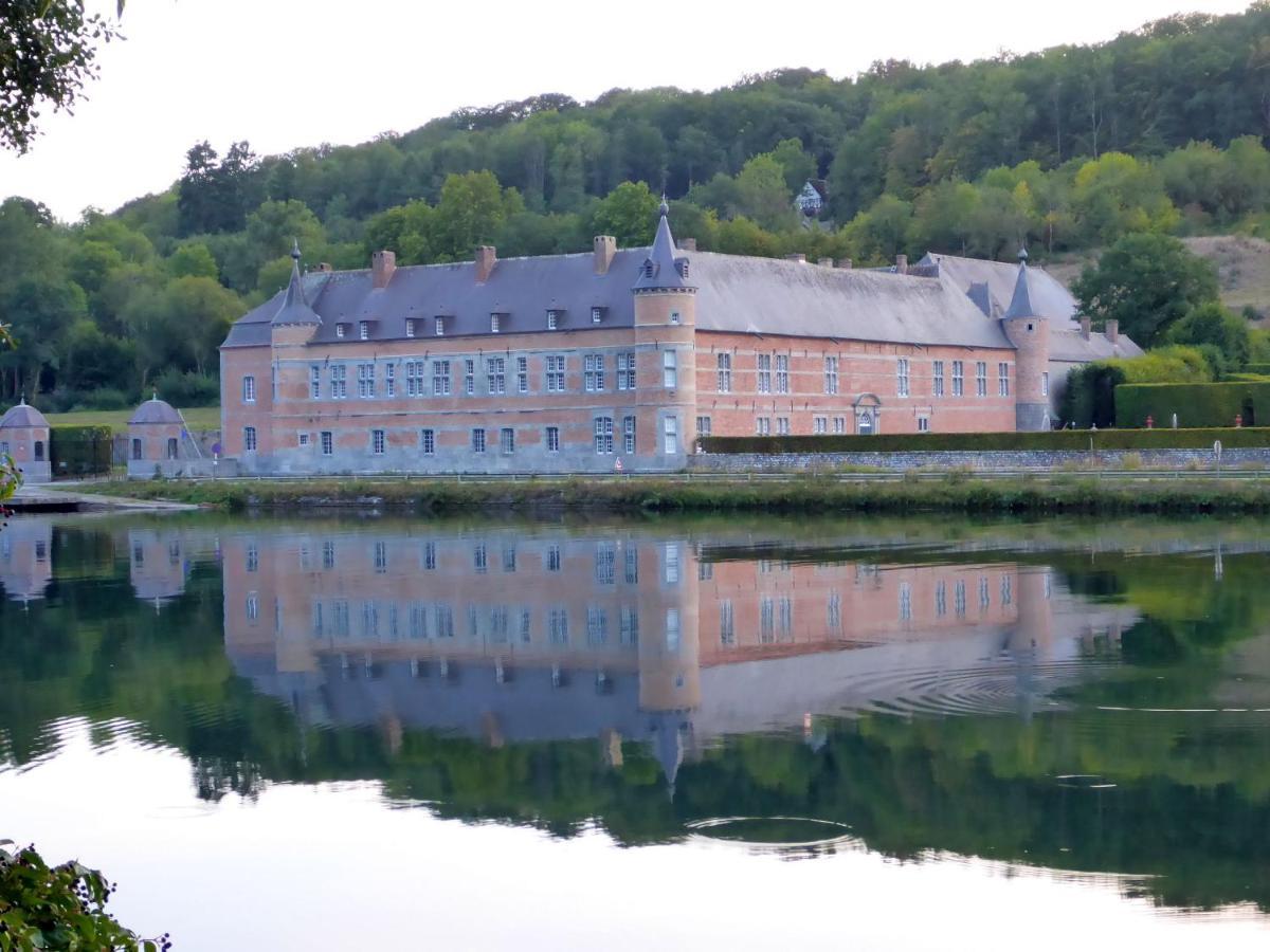 Maison Et Velos A Godinne Dans La Vallee De La Meuse ภายนอก รูปภาพ
