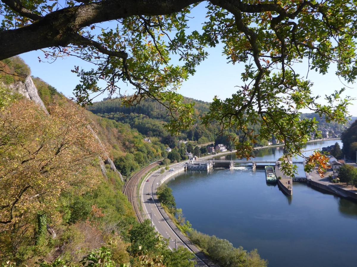 Maison Et Velos A Godinne Dans La Vallee De La Meuse ภายนอก รูปภาพ
