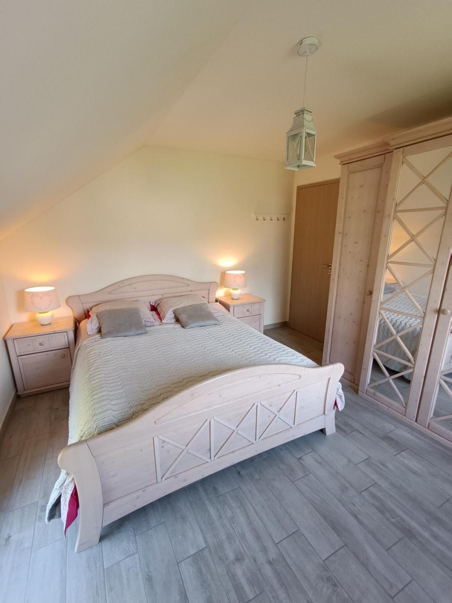 Maison Et Velos A Godinne Dans La Vallee De La Meuse ภายนอก รูปภาพ