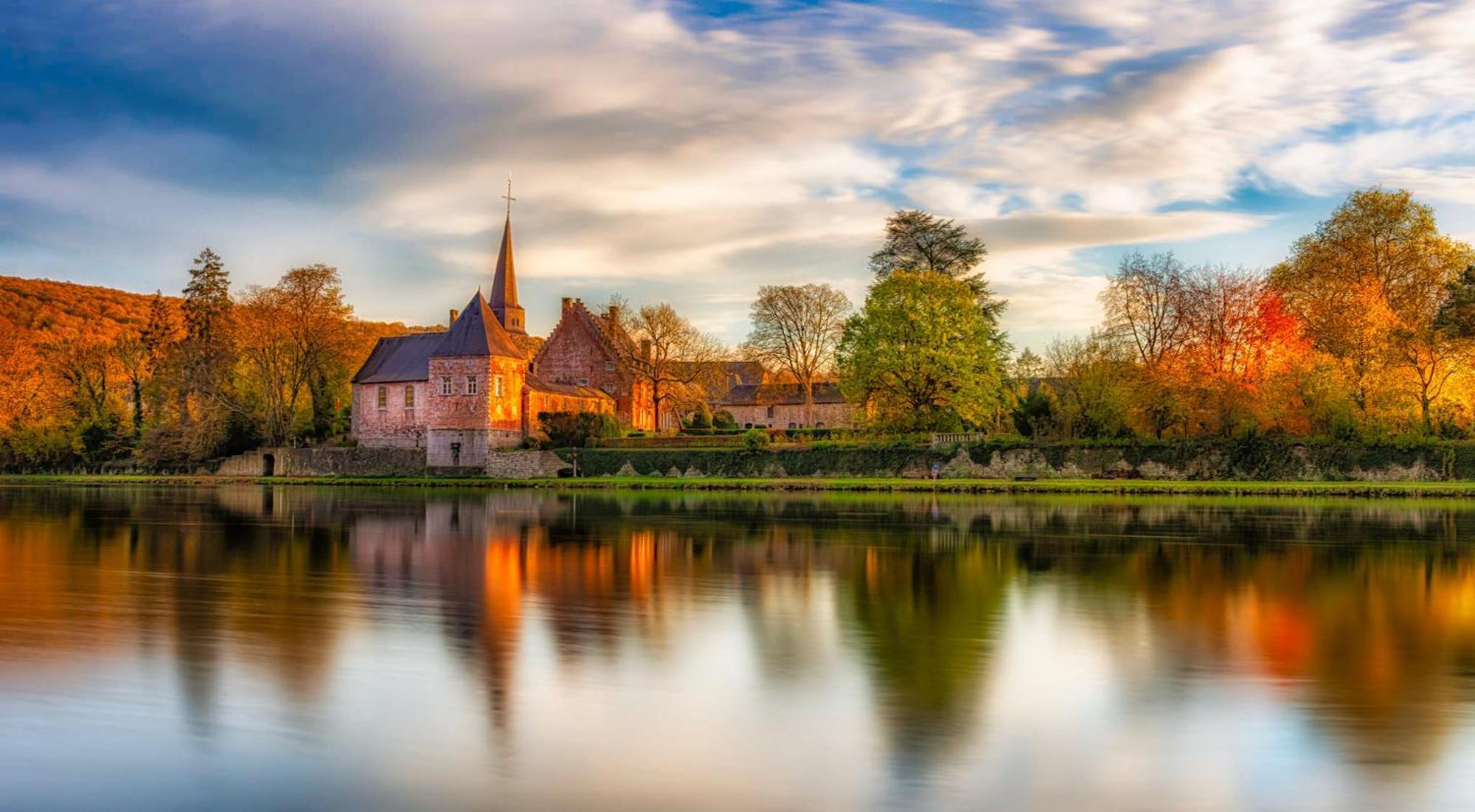 Maison Et Velos A Godinne Dans La Vallee De La Meuse ภายนอก รูปภาพ